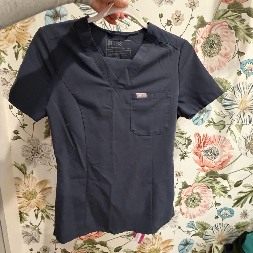 FIGS SET Grey petite Scrub Top and bottoms petite